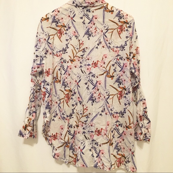 H&M Floral Button Up 🌷🌸🥀🌺 - Picture 3 of 5